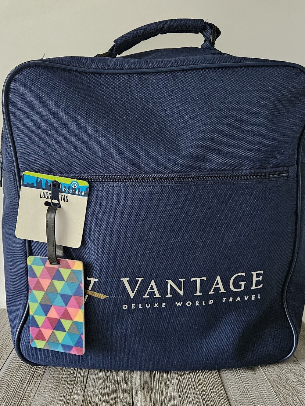 Vantage Deluxe World Travel Navy Blue Zippered Travel Bag with New Colorful ID